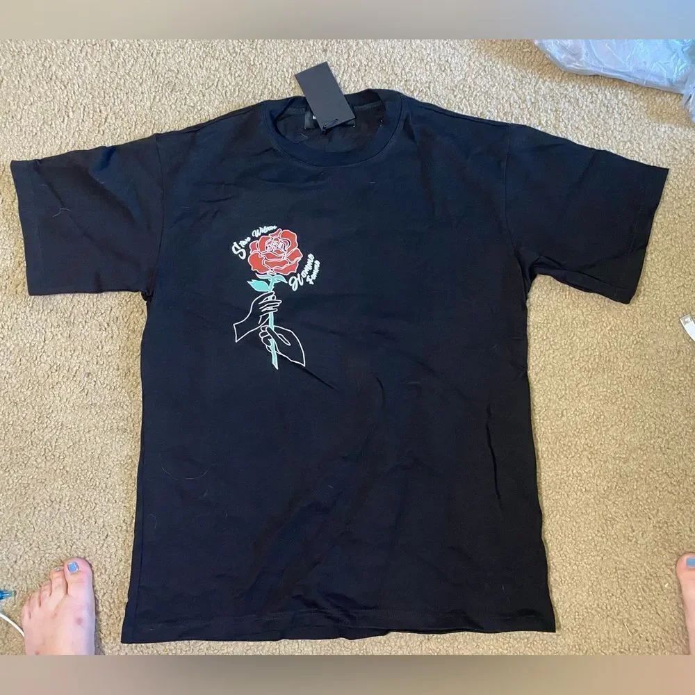 Homme Femme Skeleton Rose Tshirt NWT